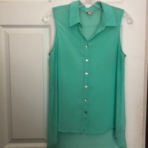Sleeveless button up